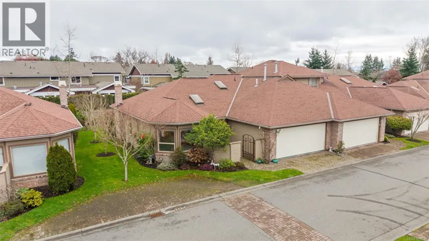 403 4515 Pipeline Rd, Saanich, British Columbia V8Z5M3