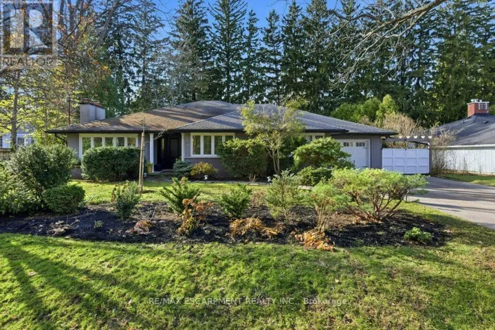 16 LOVERS LANE, Hamilton (Ancaster), Ontario L9G1G3