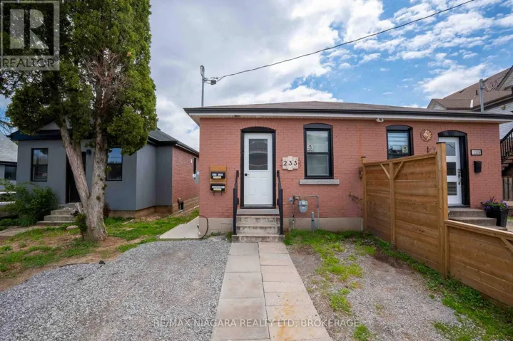 233 PELHAM ROAD, St. Catharines (Western Hill), Ontario L2S1W8