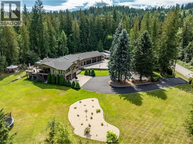 2746 Balmoral Road, Blind Bay, British Columbia V0E1H1