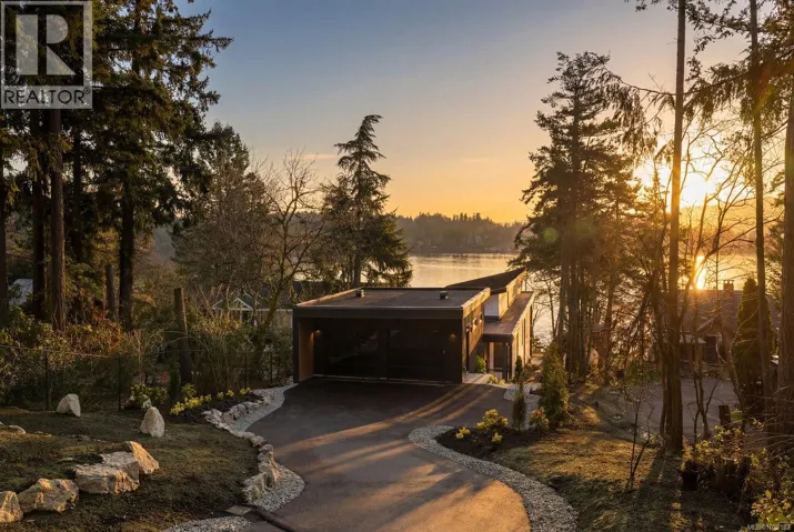 11392 Chalet Rd, North Saanich, British Columbia V8L5L9