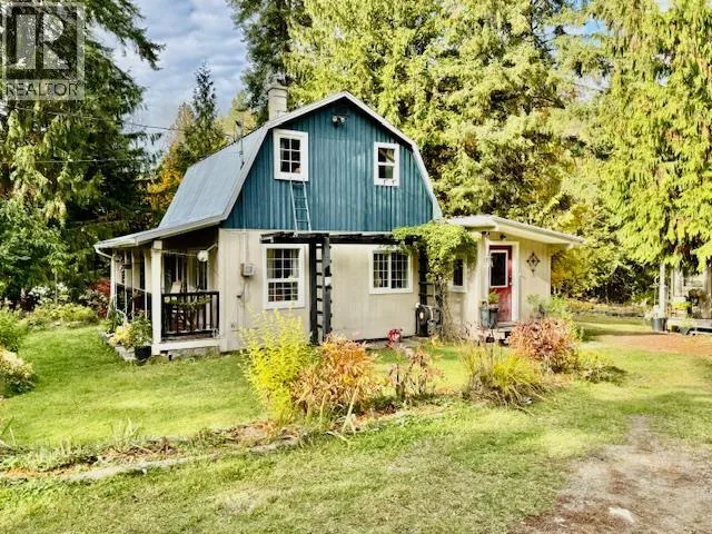 7812 6 Highway, Fauquier, British Columbia V0G1K0