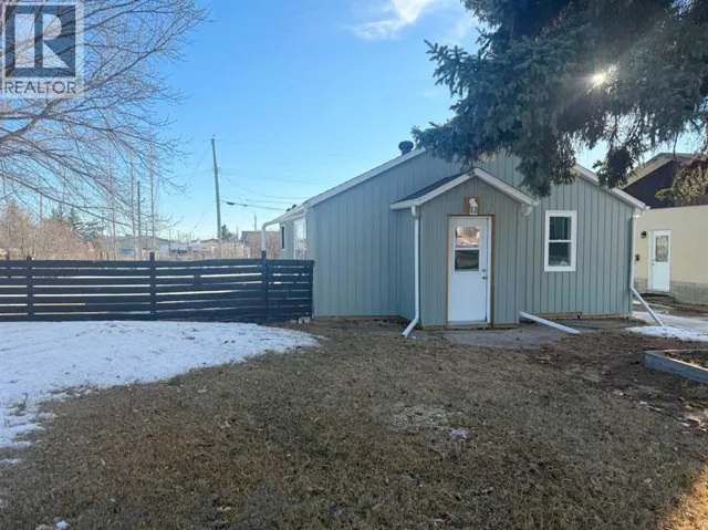 1045 17 AVENUE, Wainwright, Alberta T9W1K3