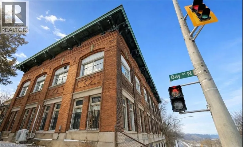 231 N BAY Street N, Hamilton, Ontario L8R2R1