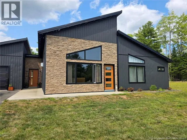 9 Crest Avenue, Heathland, New Brunswick E3L0G8
