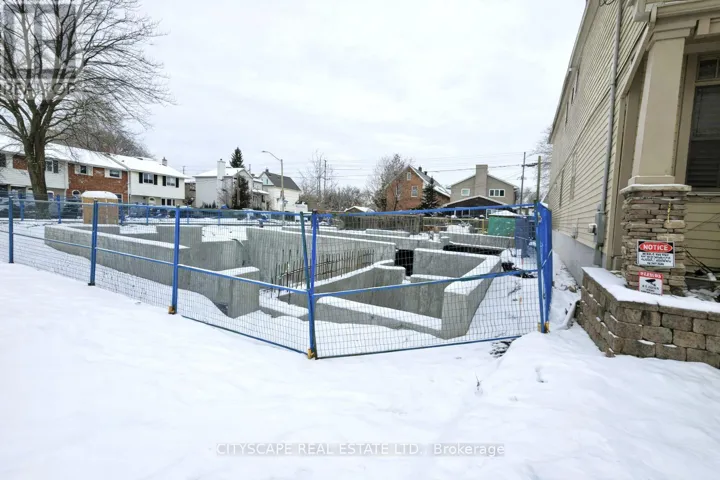 551 EDISON AVENUE, Ottawa, Ontario K2A1V5