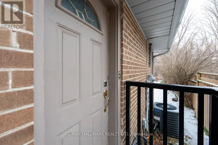 LOWER 1 - 3 MINORCA PLACE, Toronto (Parkwoods-Donalda), Ontario M3A2Z5