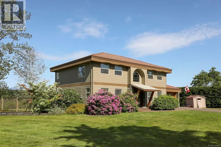 1675 Chester Pl, Comox, British Columbia V9M1A9
