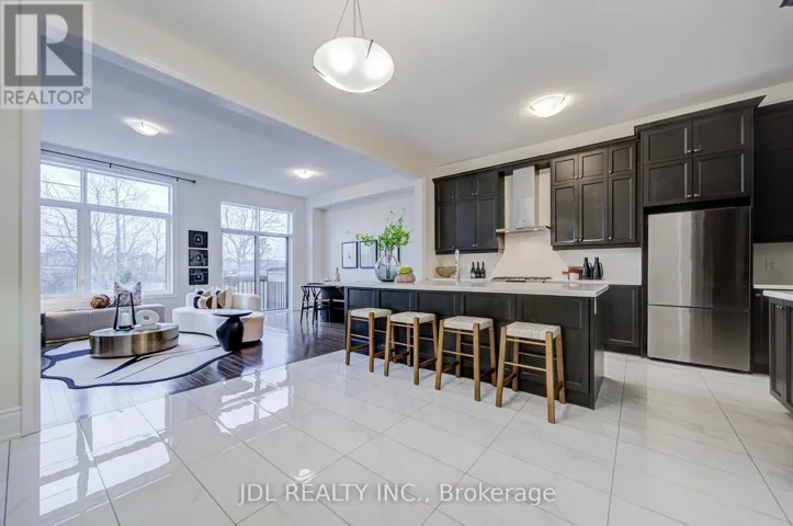 94 CARRVILLE WOODS CIRCLE, Vaughan (Patterson), Ontario L6A4Z6