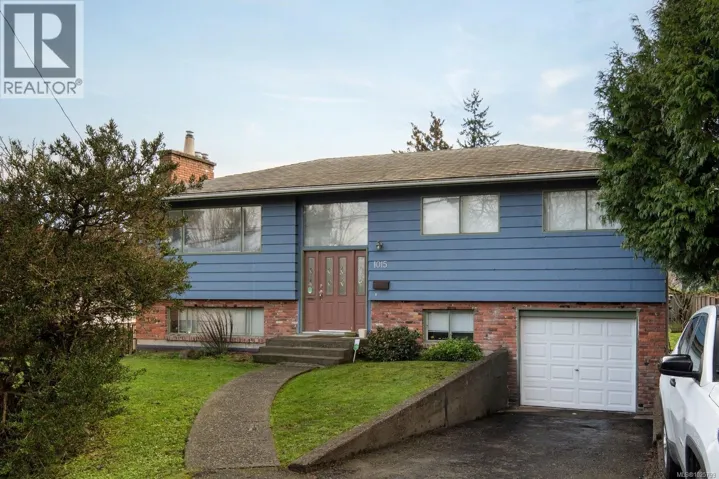 1015 Kenneth St, Saanich, British Columbia V8X3J3