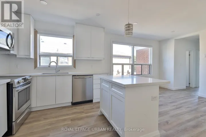 8 - 2841 KEELE STREET, Toronto (Downsview-Roding-CFB), Ontario M3M2G7