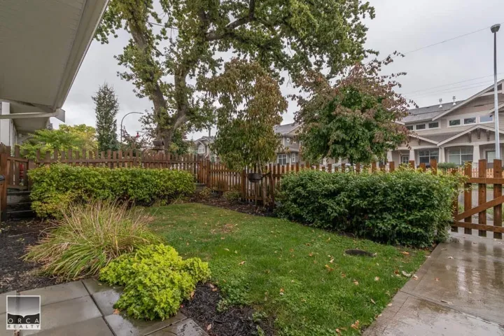 54 7059 210 STREET, Langley, British Columbia V2Y2R8