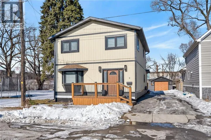 9 BAYSIDE Avenue, Hamilton, Ontario L8H7B3