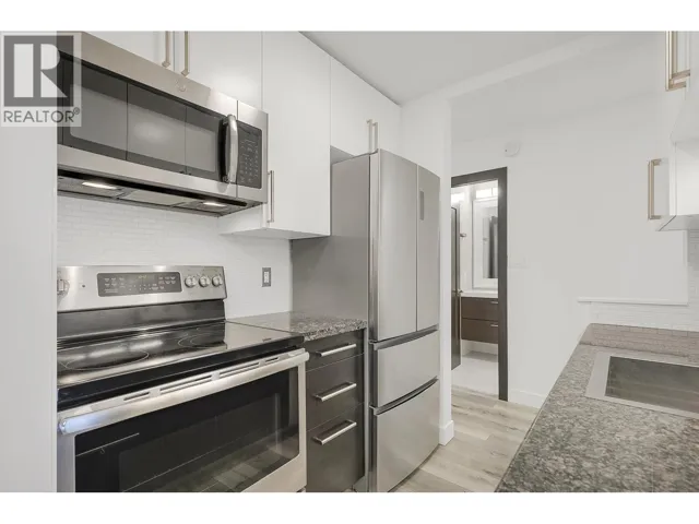 302 170 E 3RD STREET, North Vancouver, British Columbia V7L1E6