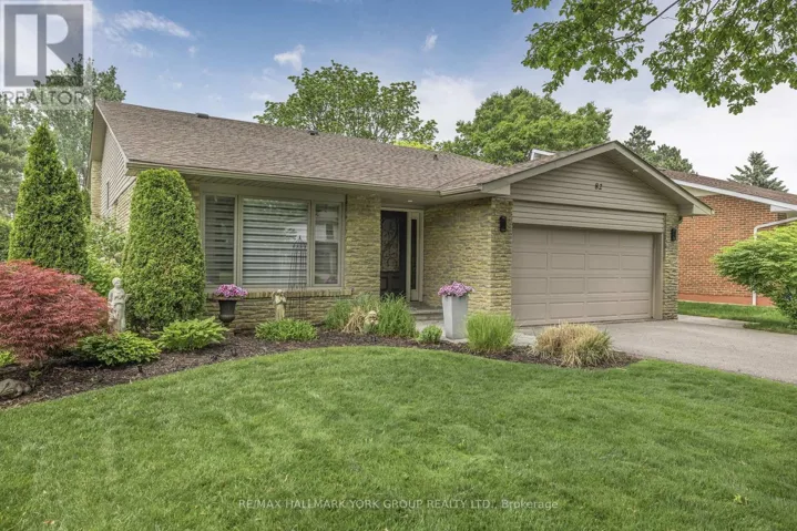 82 FAIRWAY DRIVE, Aurora (Aurora Highlands), Ontario L4G2H4