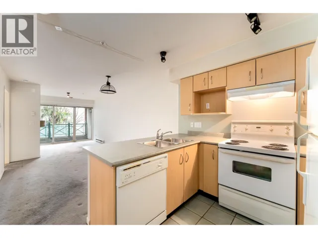 218 332 LONSDALE AVENUE, North Vancouver, British Columbia V7M3M5