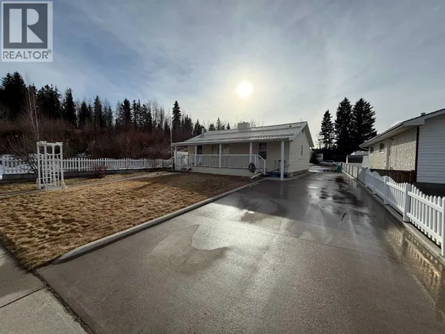 152 Sherwood Drive, Hinton, Alberta T7V1P6