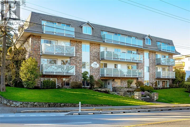204 710 Lampson St, Esquimalt, British Columbia V9A6A6