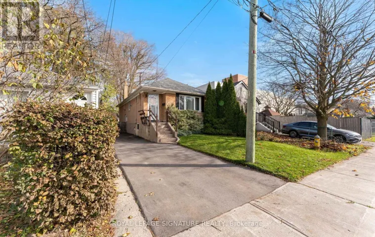 17 VANBRUGH AVENUE, Toronto (Birchcliffe-Cliffside), Ontario M1N3S8