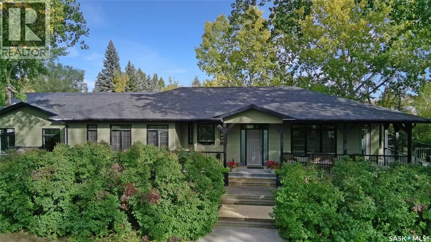 225 11th AVENUE, Swift Current, Saskatchewan S9H3R9
