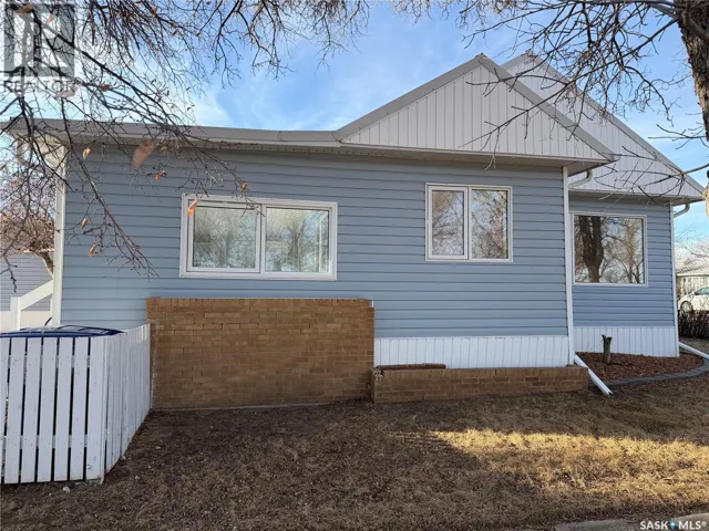 133 Railway AVENUE, Ponteix, Saskatchewan S0N1Z0