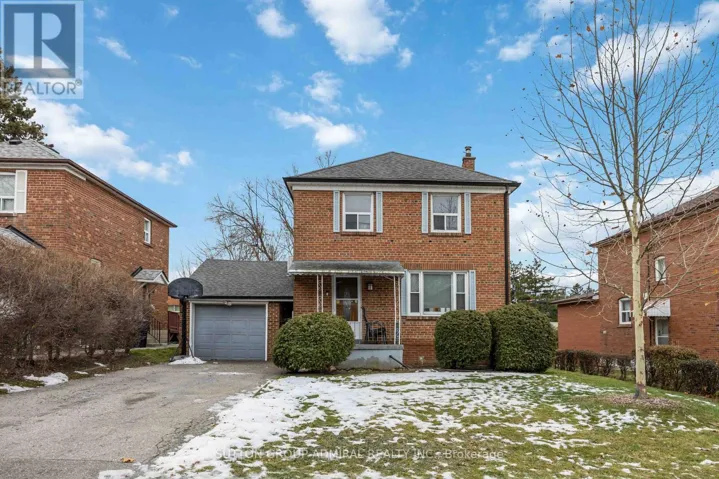 31 DELL PARK AVENUE, Toronto (Englemount-Lawrence), Ontario M6B2T5