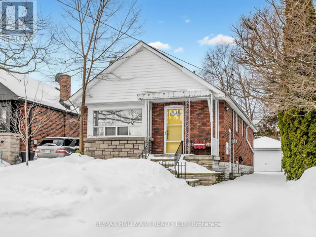 18 ROBLIN AVENUE, Toronto (East York), Ontario M4C3P8