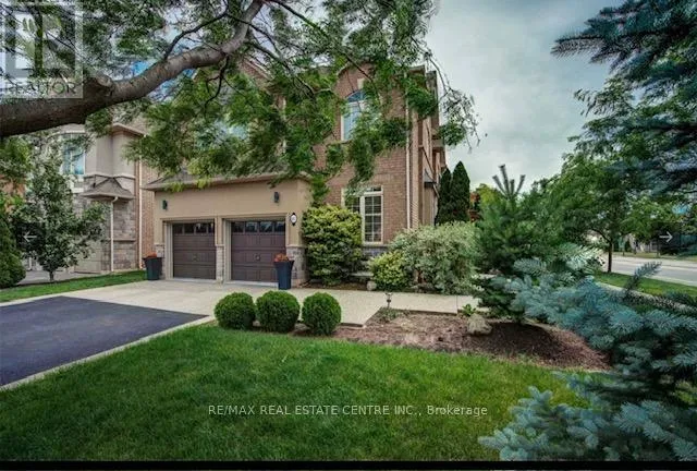 87 GREAT LAKES BOULEVARD, Oakville (BR Bronte), Ontario L6L6V7