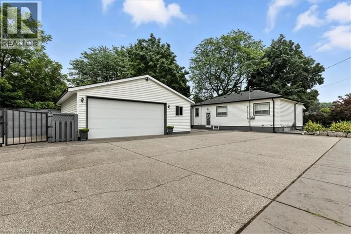 50 GROVE Crescent, Brantford, Ontario N3R4Y6