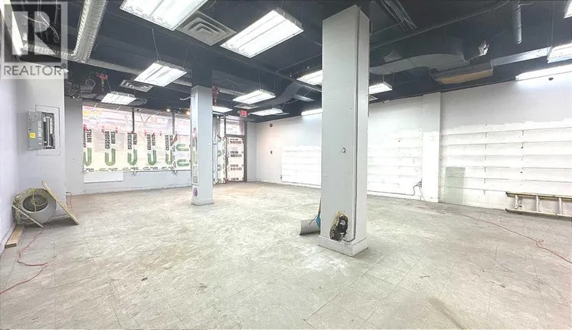 105, 233 Centre Street SW, Calgary, Alberta T2G2B7