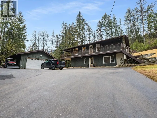 2162 Old Salmo Road, Fruitvale, British Columbia V0G1L1