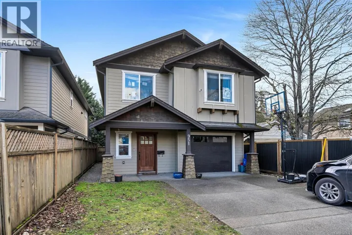 951 Bray Ave, Langford, British Columbia V9B2S9