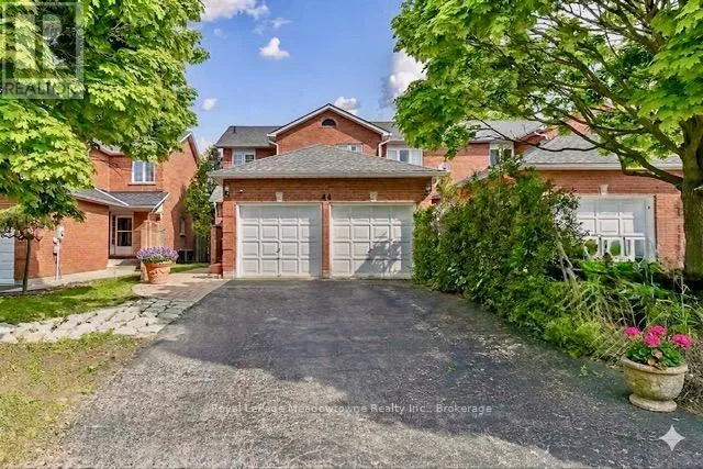 44 CORBETT STREET, Cambridge, Ontario N1T1V5