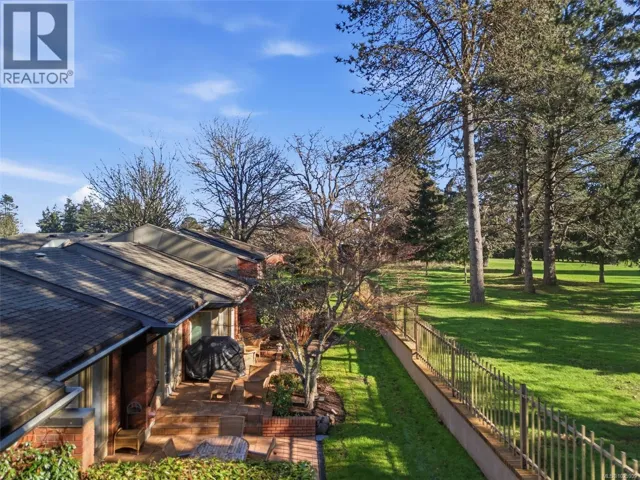 102 2345 Cedar Hill Cross Rd, Oak Bay, British Columbia V8P5M8