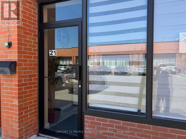 21 - 4801 STEELES AVENUE W, Toronto (Humber Summit), Ontario M9L2W1