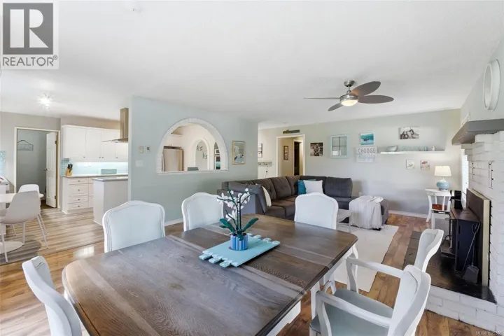 6525 Country Rd, Sooke, British Columbia V9Z0W9