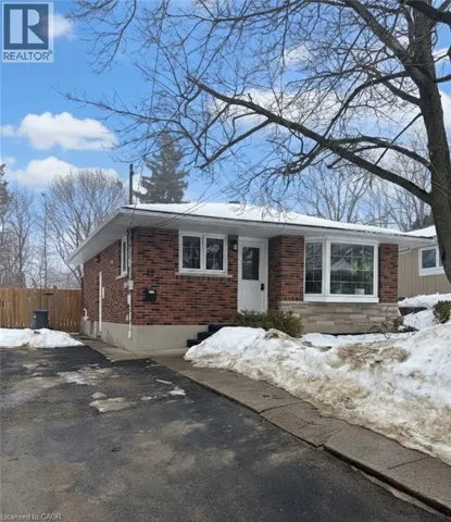 11 FLYNN Avenue, Cambridge, Ontario N3C2T8