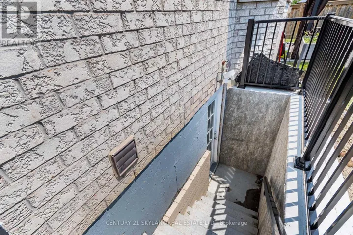 6 VILLANOVA ROAD, Brampton (Bram West), Ontario L6Y2Z4