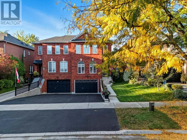 8 VIANNEY AVENUE, Toronto (Clairlea-Birchmount), Ontario M1L4V4