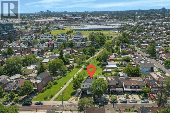 UPPER - 66 SILVERTHORN AVENUE, Toronto (Weston-Pellam Park), Ontario M6N3J8