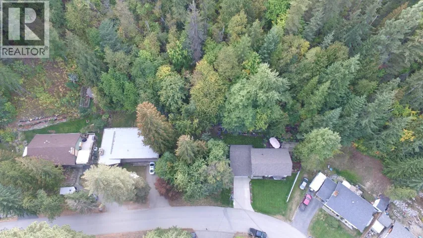 800 LYNNWOOD Crescent, Castlegar, British Columbia V1N1E3