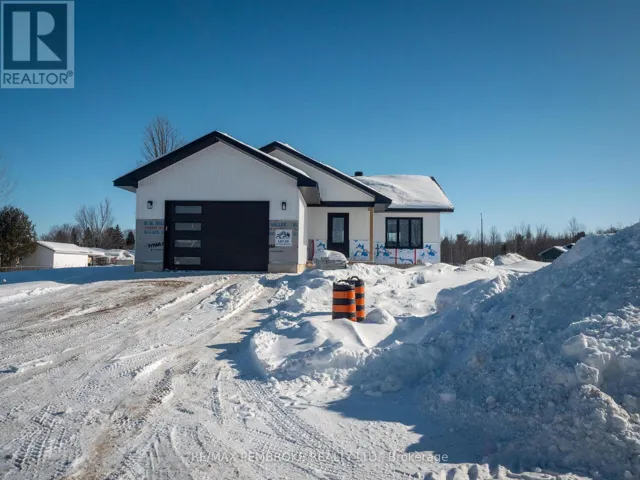 62 EDDY CRESCENT, Pembroke, Ontario K8A0M1