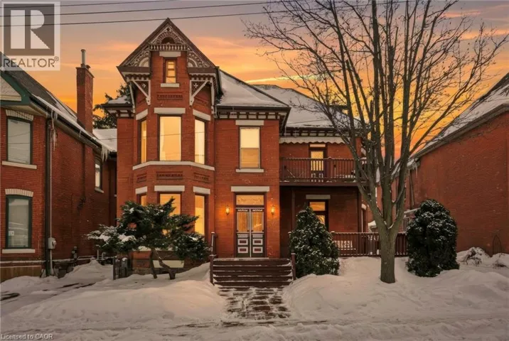 27 ONTARIO Avenue, Hamilton, Ontario L8N2X1
