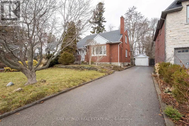 11 BRANT AVENUE, Mississauga (Port Credit), Ontario L5G3N9