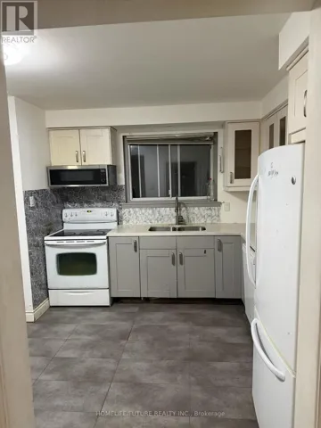 13 BROMLEY CRESCENT, Brampton (Avondale), Ontario L6T1Z2