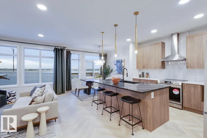 8239 KIRIAK LO SW, Edmonton, Alberta T6M3E4