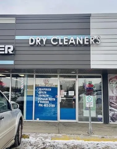 3212 82 St NW, Edmonton, Alberta T6K3Y3