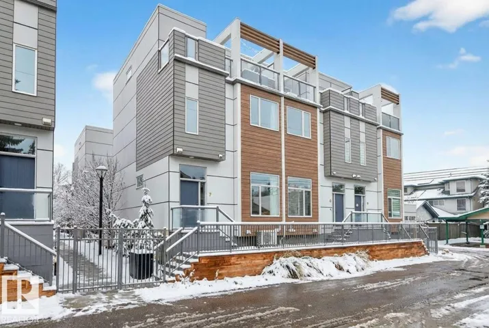 #7 9745 92 ST NW, Edmonton, Alberta T6C3S3