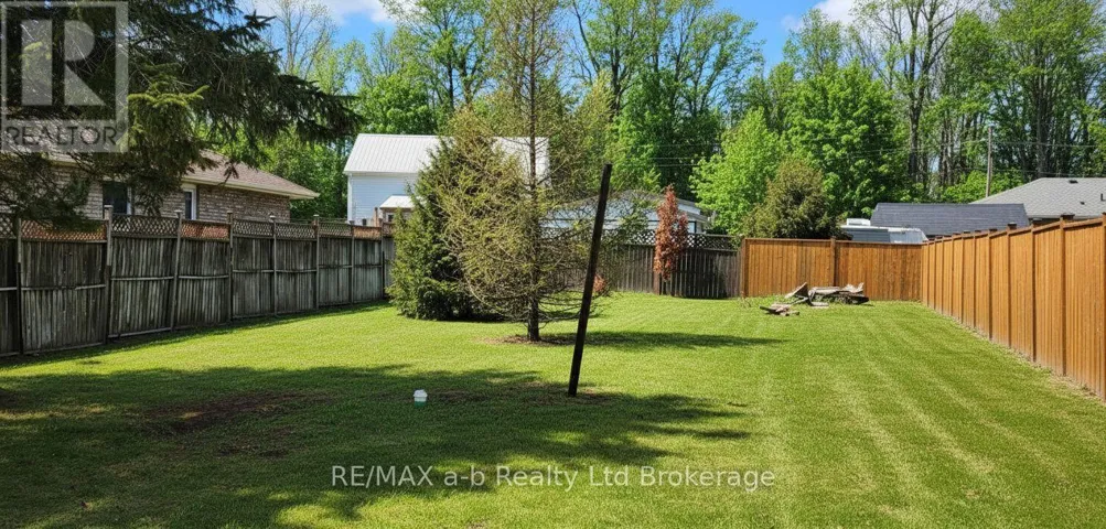 10 NORTH COURT E, Norwich (Norwich Town), Ontario N0J1P0