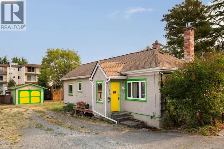 1256 Walnut St, Victoria, British Columbia V8T1N6